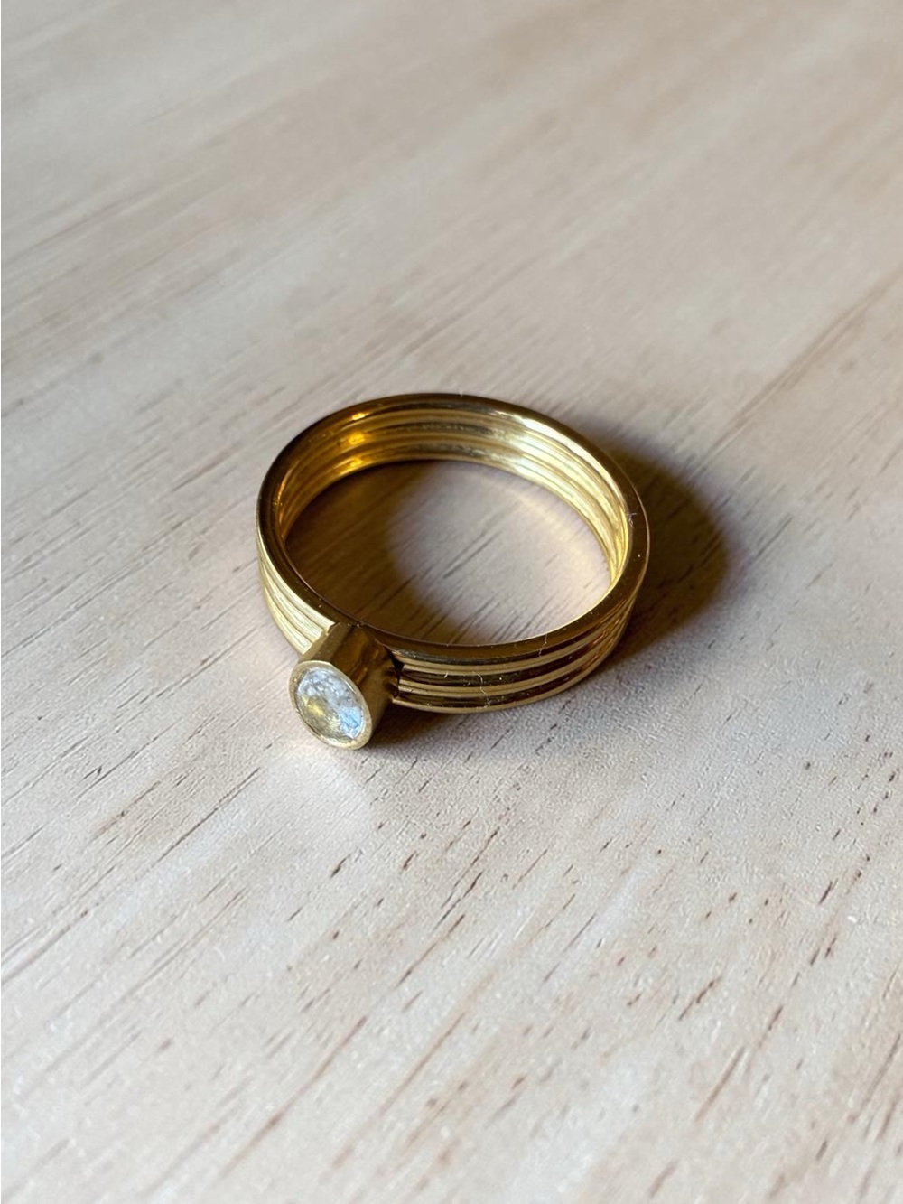 Gold Ribbed Oval Stone Ring | Size 6 - Picture 5 of 6